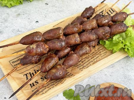 Шашлычки из куриных сердечек на шпажках в духовке