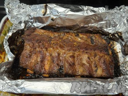 Вот такие свиные рёбрышки, запечённые с соевым соусом и горчицей в фольге в духовке,&nbsp;у меня получились.&nbsp;
