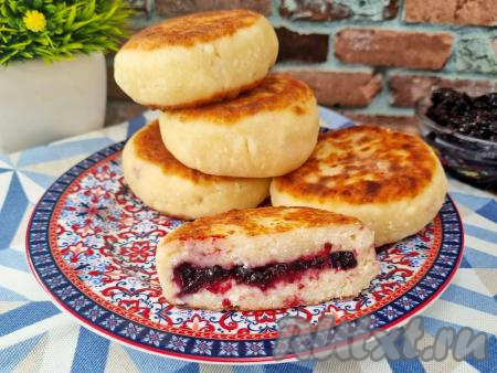 Сырники из творога с начинкой из варенья