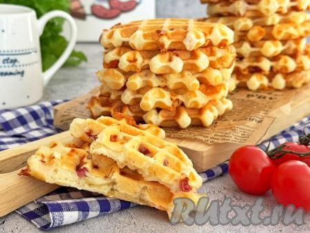 Вафли с колбасой и сыром на кефире в вафельнице
