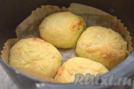 Через 13 минут с начала запекания переворачиваем зразы и продолжаем запекать оставшиеся 12 минут. Зразы я готовила в аэрогриле мощностью 1400 Ватт с 1 ТЭН-ом.