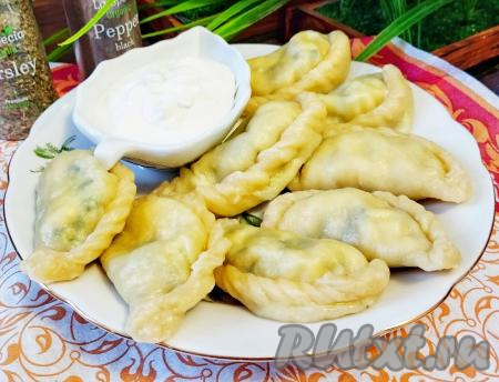 Вареники с зелёным луком и яйцом