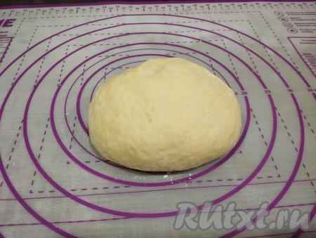 Собираем тесто в шар.