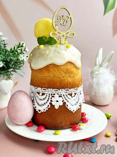 Лимонная глазурь отлично смотрится на куличах, не трескается, не липнет, делая пасхальную выпечку ароматной, нарядной и вкусной.