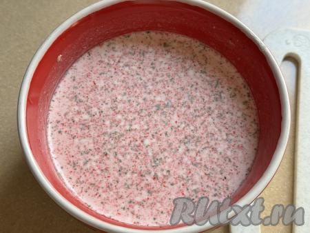 Перемешать сметану с водой, специями до однородности и сметанный соус готов.&nbsp;