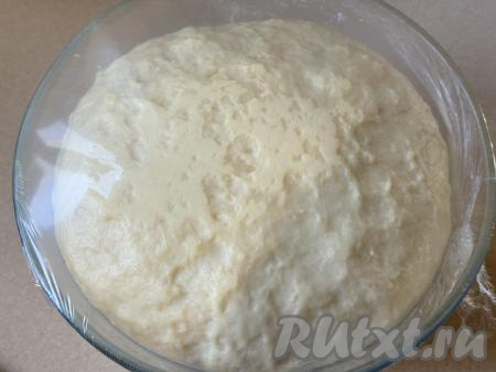 Тесто хорошо поднимется, увеличившись в объёме в несколько раз.