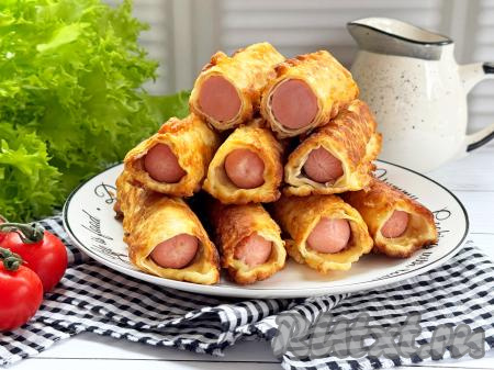 Вкусные, сочные сосиски, покрытые аппетитным лавашом и кляром, к столу лучше всего подавать тёплыми.