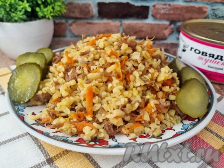 Булгур с тушёнкой на сковороде