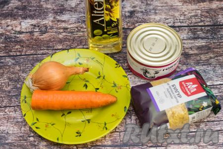 Подготовить продукты для приготовления булгура с тушёнкой на сковороде. Тушёнку можно взять любую (я взяла из говядины).&nbsp;