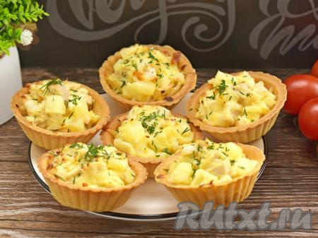 Тарталетки с курицей и ананасом в духовке