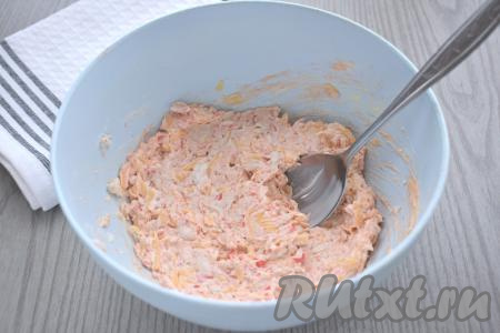 Перемешиваем получившуюся массу до однородности и начинка для тарталеток готова.