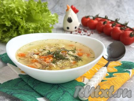 Аппетитный, насыщенный, очень вкусный кудрявый суп, сваренный с яйцом и курицей, разлить по тарелкам, посыпать мелко нарезанным укропом (или другой зеленью) и в горячем виде подать к столу.&nbsp;