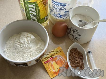 Подготовить продукты для приготовления блинов в горошек. Молоко можно взять любой жирности (я использовала жирностью 2,5%).