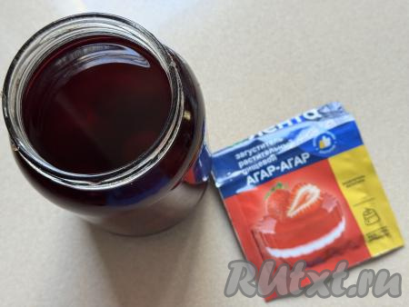 Подготовить продукты для приготовления желе из компота с агар-агаром. Компот можно взять как консервированный на зиму, так и свежесваренный. Для этого десерта подойдёт компот из любых ягод и фруктов. Я взяла компот из черешни, который закрывала на зиму.