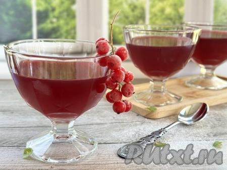 Дать немного остыть смеси, приготовленной&nbsp;из компота с агар-агаром, а затем поставить в холодильник. Дать желе хорошо застыть (обычно на это требуется&nbsp;3-4 часа).