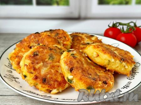 Ленивые пирожки из творога с зелёным луком и яйцом