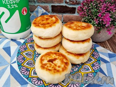 Сырники получаются пышными, нежнейшими, в меру сладкими.