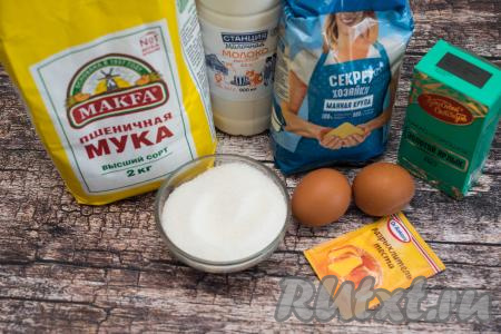 Подготовить продукты для приготовления манника с какао на молоке. Молоко можно взять любой жирности (я купила жирностью 3,2%). Яйца я использовала размера С1.