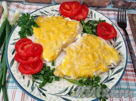 Отбивные из свинины с луком и сыром в духовке