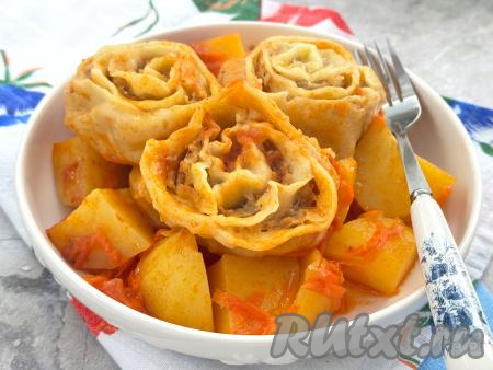 Штрули с фаршем и картошкой на сковороде