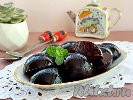Вкусный, аппетитный, ароматный мармелад, приготовленный на соке и яблочном пектине, отлично держит форму. Уверена, этот десерт с удовольствием будут есть и детки, и взрослые.