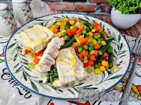 Минтай с мексиканской смесью в духовке