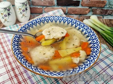 Суп с клёцками на сметане