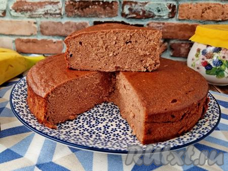 Творожная запеканка с бананом и какао