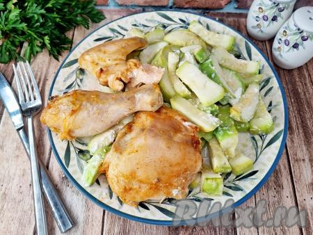 Курица с кабачками в сметане в духовке