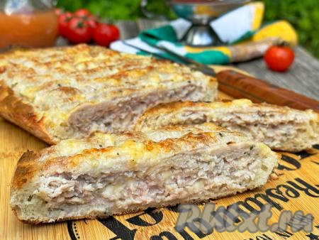 Чиабатта с фаршем и сыром на мангале