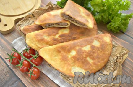 Чебуреки из тортильи с фаршем на сковороде