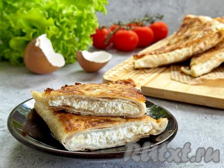 Хачапури из лаваша с творогом и сыром на сковороде