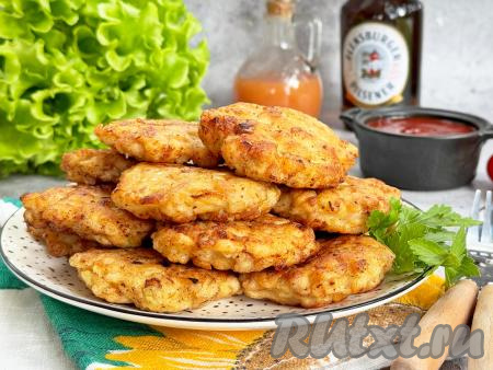 Нежнейшее, вкусное, аппетитное мясо по-албански, приготовленное из свинины, подать к столу в горячем виде, дополнив любимым гарниром.