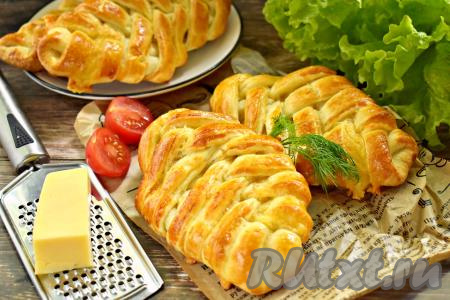 Косички из слоёного теста с сыром 