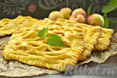 Слойки с нектаринами