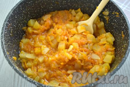 Через 30 минут пробуем икру на вкус, если нужно, досаливаем.