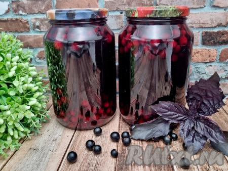 Компот из чёрной смородины с базиликом на зиму