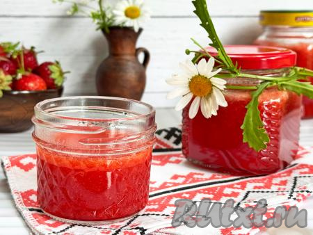Зимой яркое, вкусное желе из клубники можно подать к чаю, использовать в качестве начинки для различной выпечки. Благодаря агар-агару желе отлично держит форму. Есть его одно удовольствие!