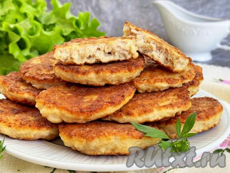 Ленивые беляши на молоке с фаршем на сковороде