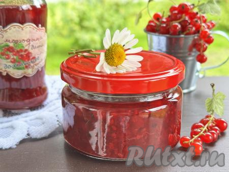 Зимой красивый, в меру густой джем, приготовленный из красной смородины с пектином, порадует вас своим нежным вкусом и ароматом.&nbsp;