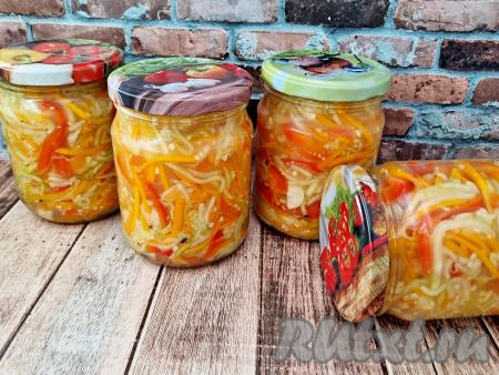 Остывшие банки с кабачками, приготовленными по-корейски с болгарским перцем и морковью, убрать на хранение в прохладное место. Зимой эта домашняя заготовка своими яркими цветами и неповторимым вкусом порадует вас и ваших близких!