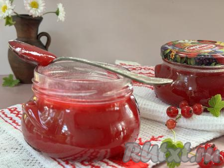 Зимой яркий, в меру густой конфитюр, приготовленный из красной смородины с агар-агаром, станет отличным дополнением к сырникам, блинам, да и просто к чаю, можно его использовать и для прослаивания тортов или в качестве начинки для кексов. Уверена, этот конфитюр многим придётся по вкусу!