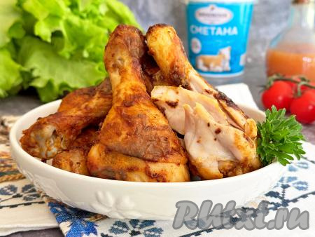 Готовность ножек можно проверить, сделав на мясе разрез, если выделяется прозрачный сок без примесей крови, значит ножки готовы. Если же выделяется сок с примесями крови, тогда нужно увеличить время запекания в аэрогриле на 5-10 минут.