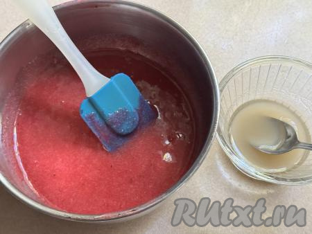 Перемешать ягодную массу и поставить на средний огонь.&nbsp;