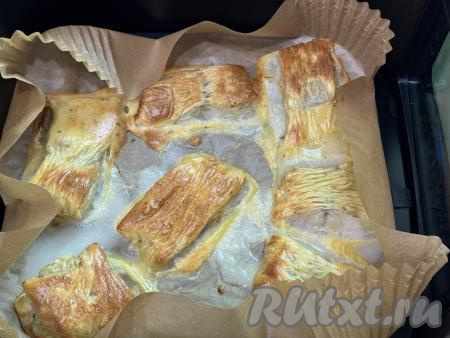 Установить чашу в аэрогриль. Выставить температуру 180 градусов, готовить филе минтая в кляре 15 минут.