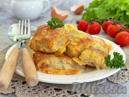 Аппетитные, сочные кусочки филе минтая, покрытые нежным кляром, достать из аэрогриля и подать к столу в горячем виде, дополнив гарниром.