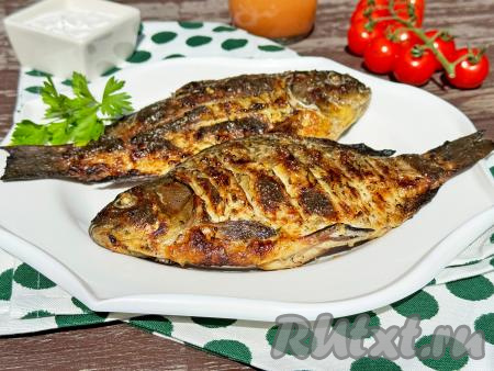 Карась на решётке на мангале