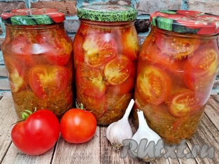 Зимой сладкие, аппетитные, ароматные помидоры, маринованные по-болгарски, порадуют вас своим отменным вкусом и яркими красками.