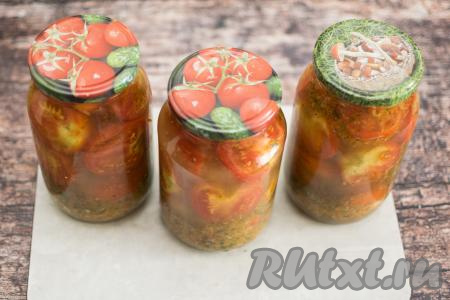 Сразу прикрыть банки прокипячёнными крышками.