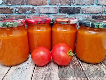 Зимой этот яркий, вкусный, ароматный томатный соус с луком можно будет использовать и для приготовления различных блюд, и в качестве дополнения к гарнирам, да и просто его можно намазать на хлеб и у вас получится отличный бутерброд, который станет замечательным дополнением, например, к первым блюдам.